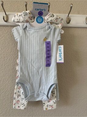 Carter's Baby 4 Piece Layette Set - size 3M